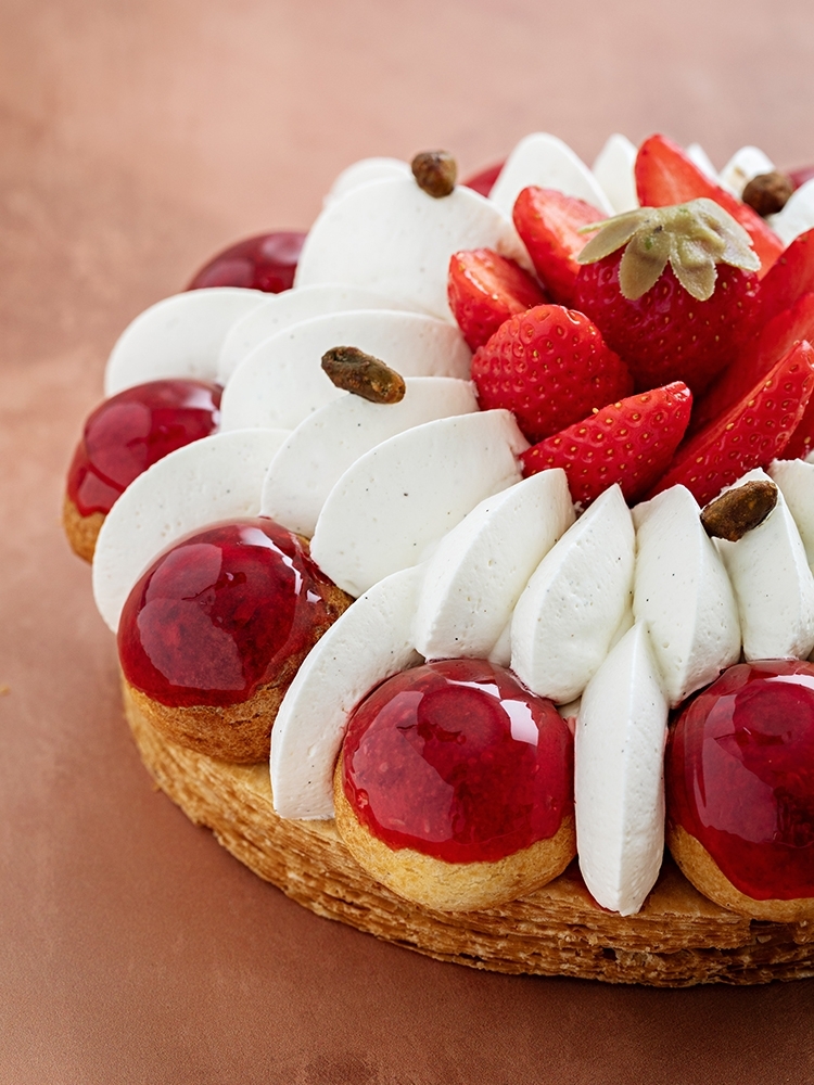 Saint-Honoré Fraise Pistache | La Patisserie Cyril Lignac