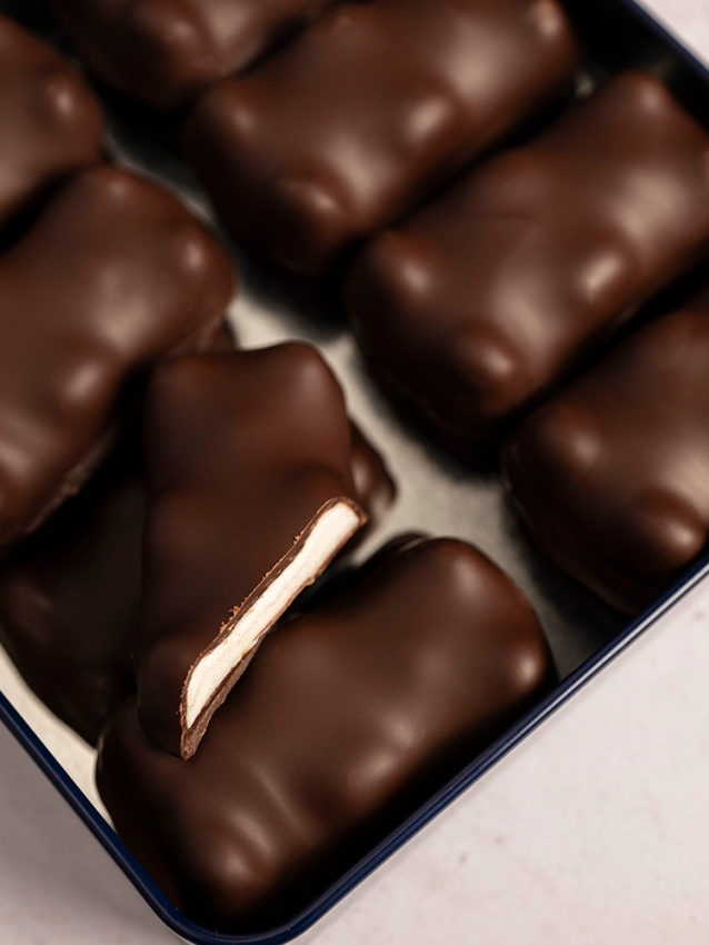16 Dark Marshmallow Bears | La Patisserie Cyril Lignac