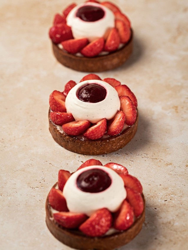 The Strawberry Tart individual La Pâtisserie Cyril Lignac