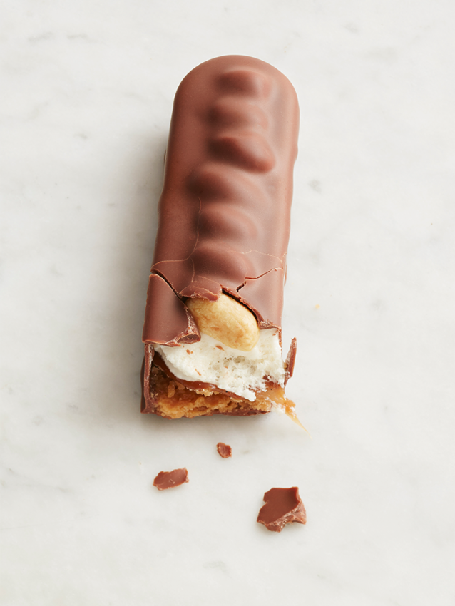 Barre chocolatée Biscuit Caramel Nougat Cacahuète